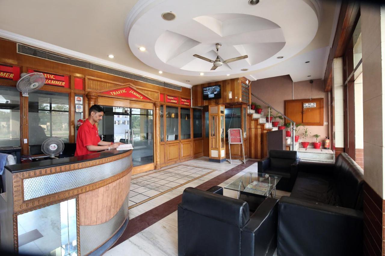Capital O 10990 Hotel Gobind Regency Zirakpur Extérieur photo